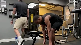 botei o meu parceiro de treino pra me pagar um boquetao